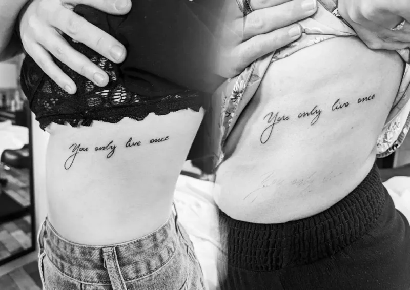 Tatouages avec écriture, Noaillan, Fragments d'Elle